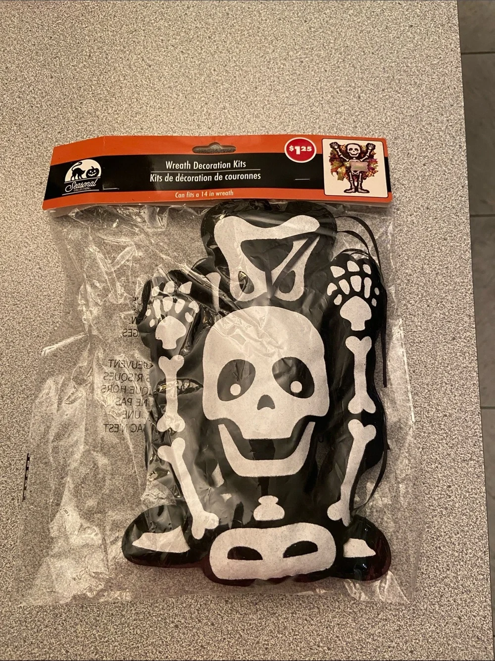 Black & White Skeleton Wreath Decoration Kit